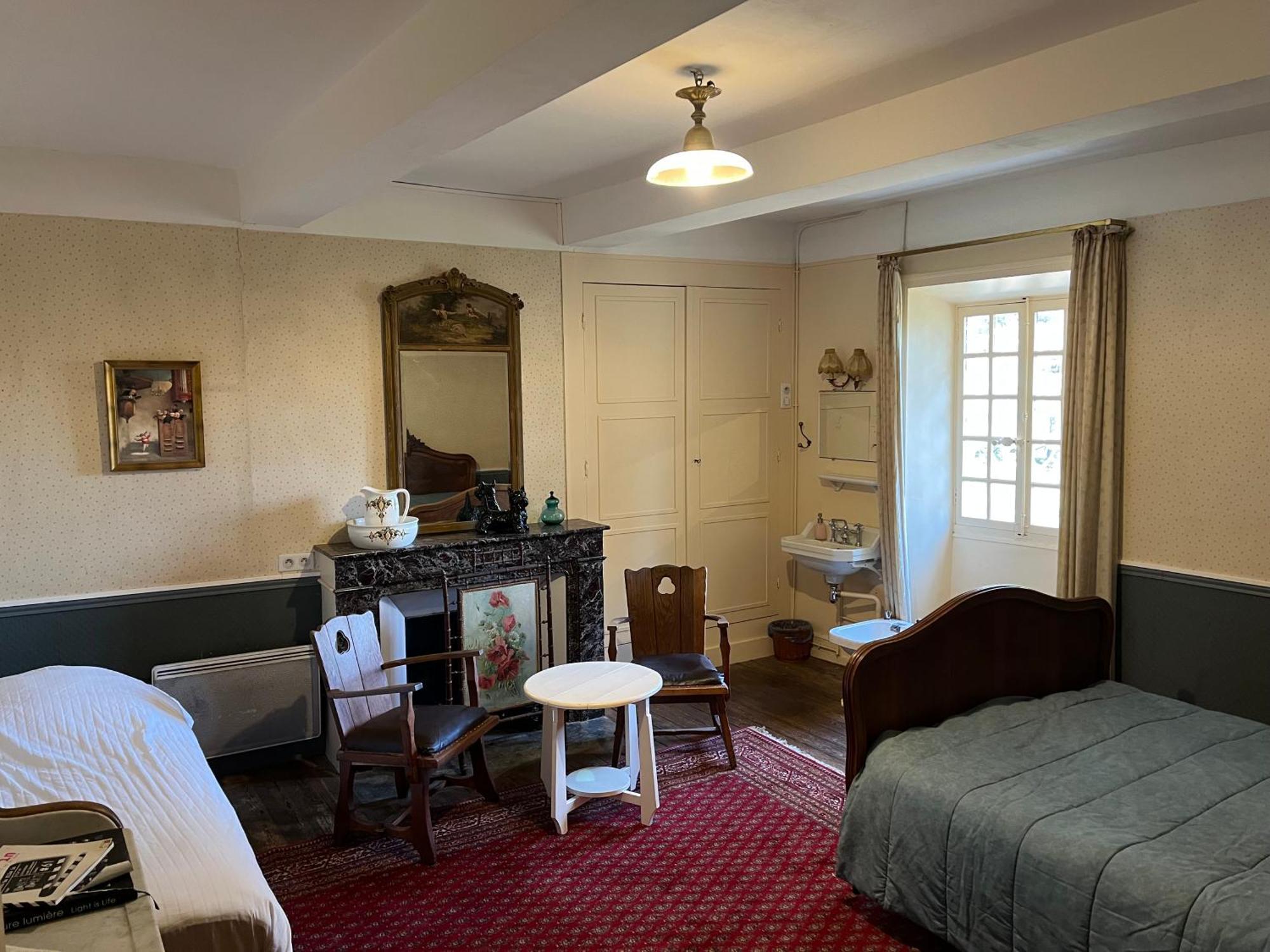 Domaine De L'Amiral Bed & Breakfast Saint-Laurent-du-Pape Exterior photo